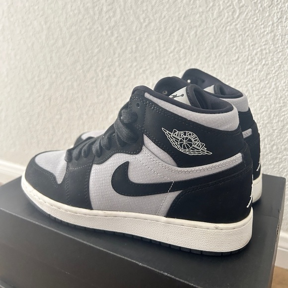 Air Jordan 1 Retro High GG “Wolf Grey/White-Black” -Size 5Y -Excellent Condition - Picture 6 of 12